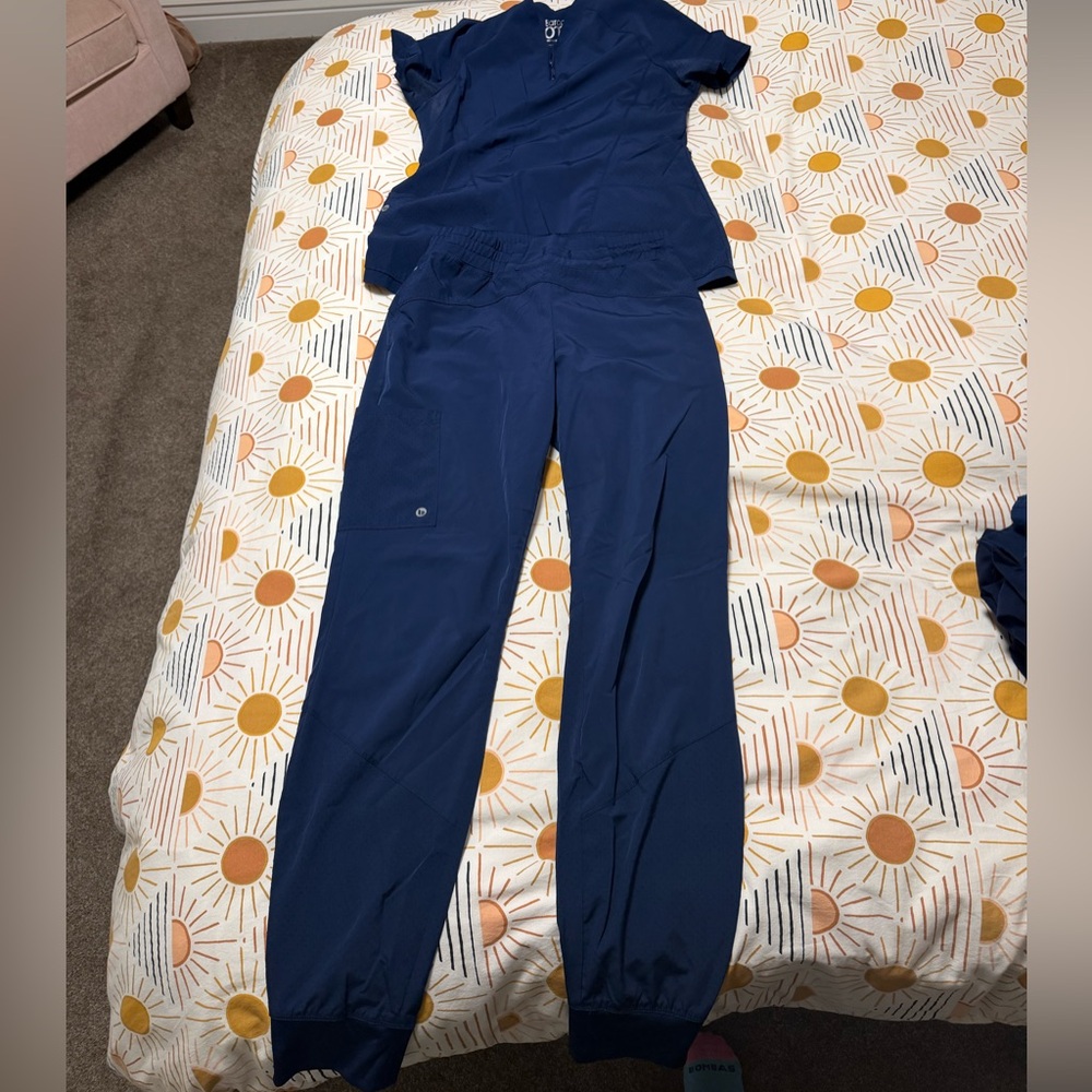BarcoOne Navy Women's Scrub Pants & Top Set